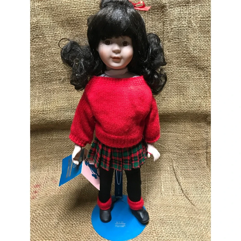 Vintage 1989 Marian Yu Doll, School Girl‎
